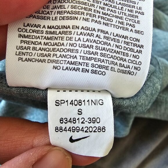 Nike Running Women's Dri-Fit Hooded Long-sleeved Pullover Shirt, Small - Picture 14 of 16